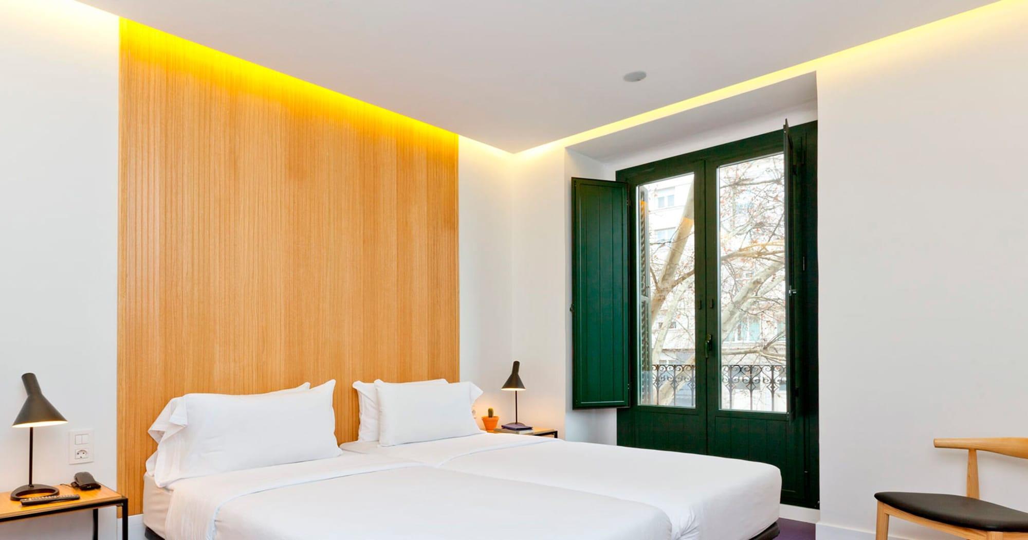 Sleep'N Atocha - B Corp Certified Hotel Мадрид Екстериор снимка